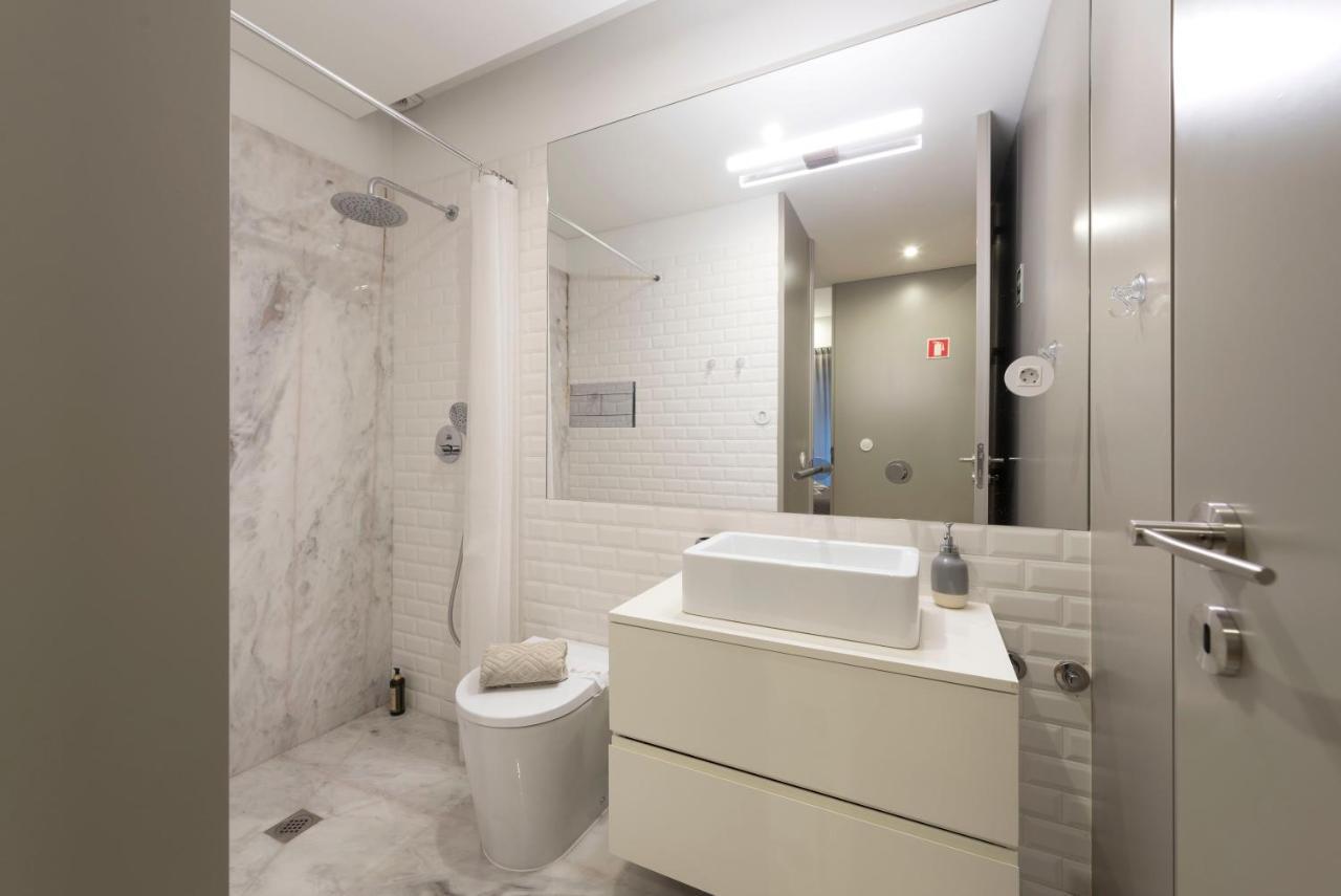 Lovelystay - Stylish Central Apartment By Bolhao Market Porto Bagian luar foto